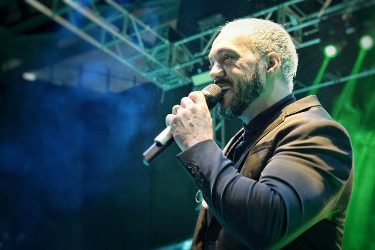 Belo traz nova turnê e supershow para Vitória nesta sexta