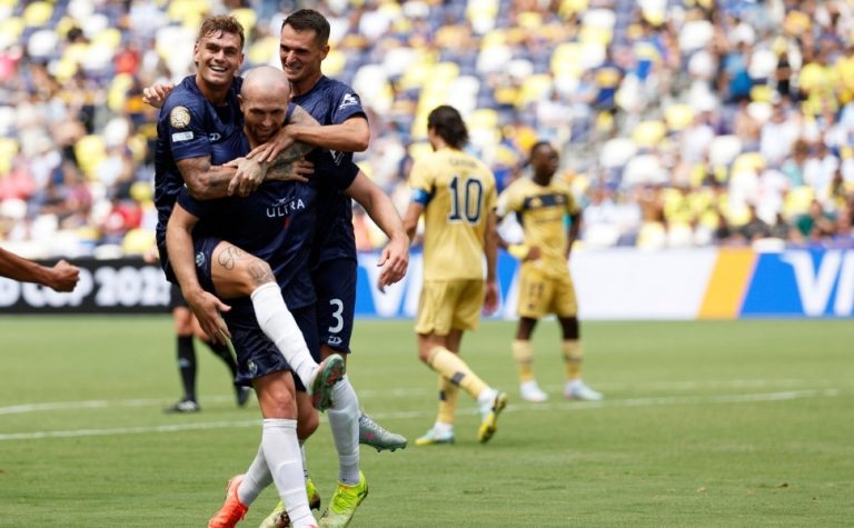Boca leva gol de professor e empata com Auckland em eliminação melancólica