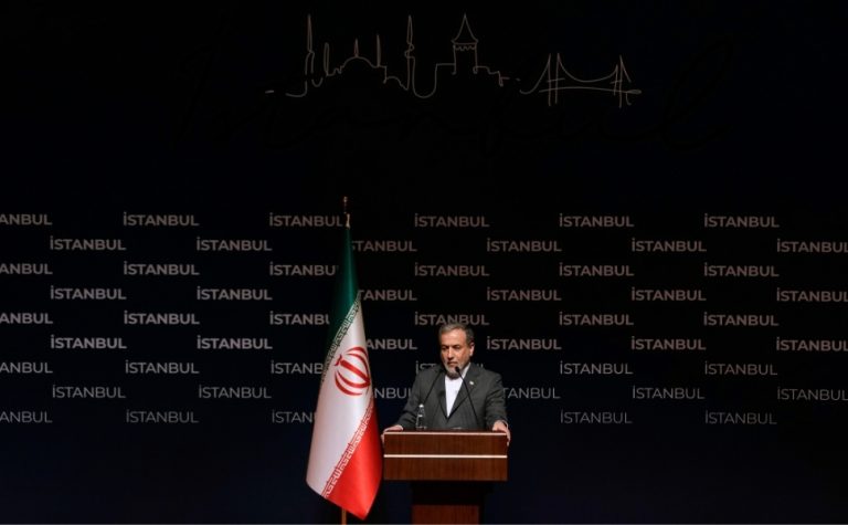 Câmara do Irã aprova fechamento do Estreito de Hormuz