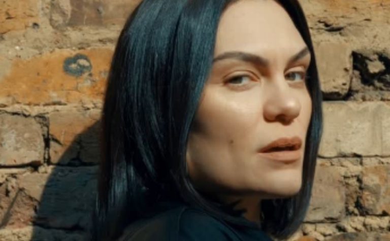 Com câncer, Jessie J revela crise de pânico e comida que a ajudou; saiba qual
