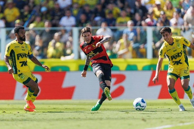 Com técnico teimoso, Sport volta a dar vexame e perde mais uma no Brasileirão