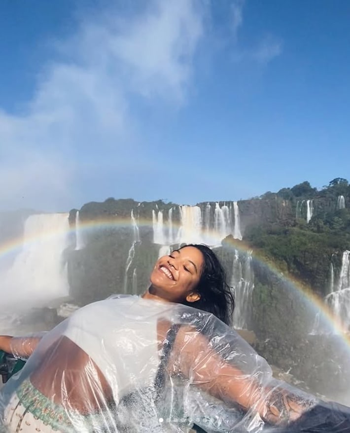 Corpo de brasileira morta em trilha na Indonésia deve chegar ao Rio na quarta, diz companhia aérea