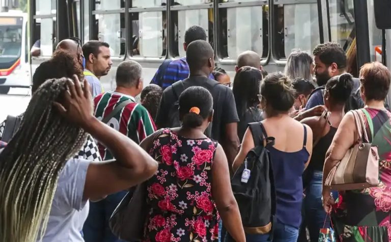 Desemprego recua para 6,2% em maio, o menor para o período desde 2012