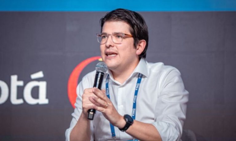 Direitista Miguel Uribe sai de cirurgia e segue grave após ataque na Colômbia