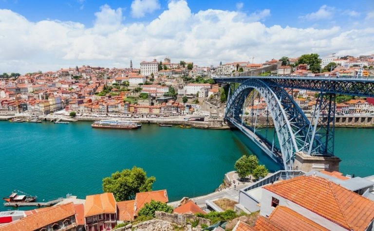 Dois jovens brasileiros morrem afogados em rio de Portugal