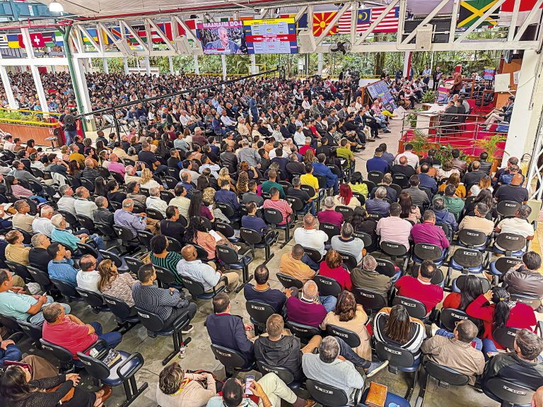 ENTRE A VOCAÇÃO E A CARREIRA: PASTORES VOLUNTÁRIOS DA IGREJA CRISTÃ MARANATA