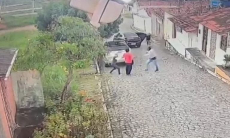 Empresário sequestrado em Pombos é resgatado e quadrilha tem arsenal apreendido