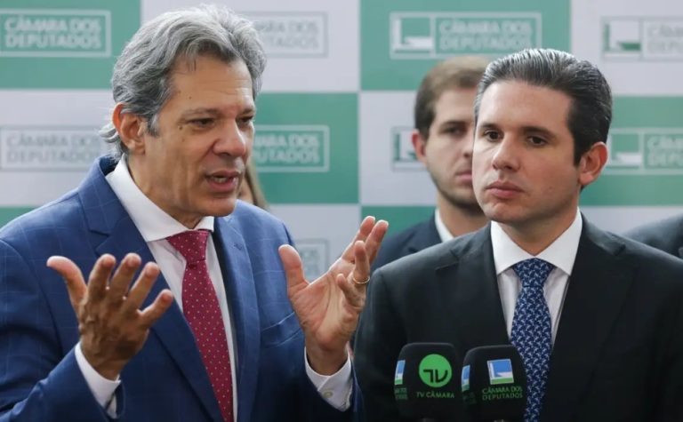 Equipe econômica apresentará a líderes partidários alternativas a IOF
