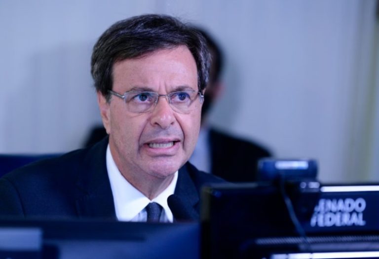 Ex-ministro Gilson Machado é preso pela Polícia Federal nesta sexta no Recife