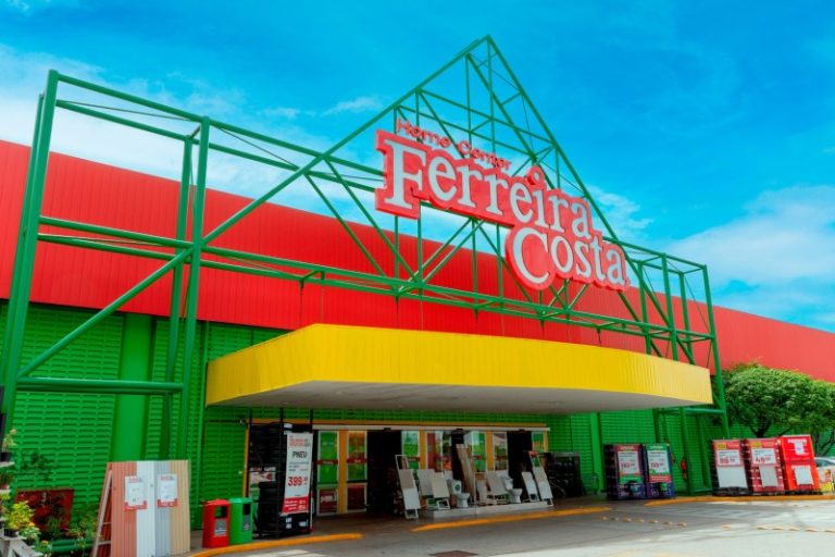 Ferreira Costa abre vagas de emprego na loja da Imbiribeira, na Zona Sul