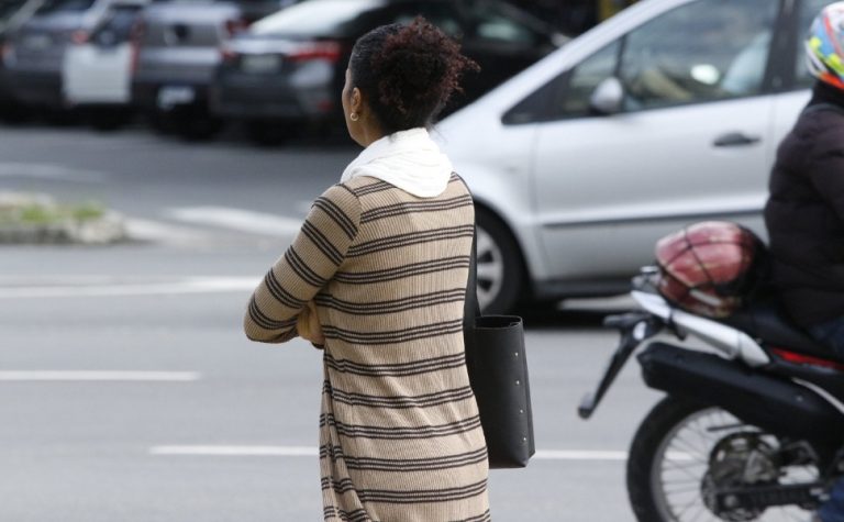 Frente fria continua no ES? Veja previsão do tempo para esta segunda-feira