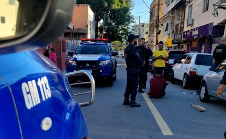 Homem é preso após esfaquear auxiliar de caminhão
