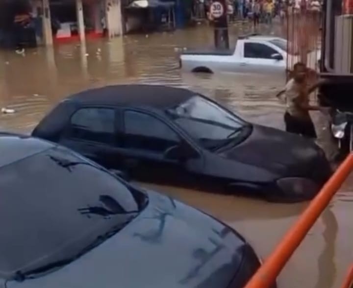 Igarassu decreta Estado de Emergência após Rio São Domingos transbordar; COM VÍDEOS