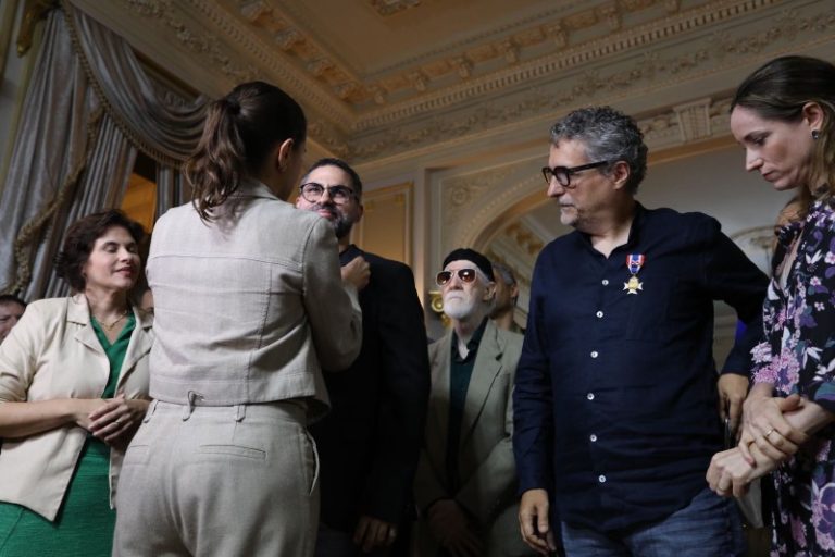 Kleber Mendonça Filho e Gabriel Mascaro homenageados pelo governo de PE