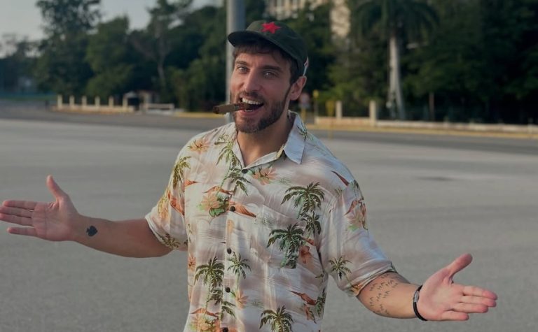 Léo Lins é condenado a 8 anos de prisão por falas preconceituosas em show