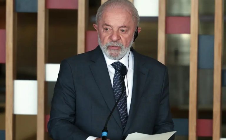 Lula coloca Governo à disposição das vítimas da queda do balão em Santa Catarina