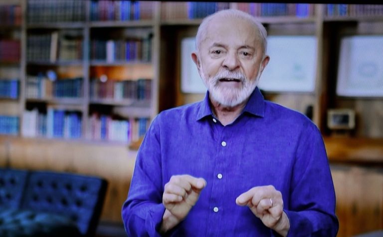 Lula elogia PSB e fala em eleger senadores contra ‘muvuca’ da extrema direita