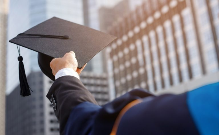 Mais de 500 mil no ES têm diploma de curso superior, diz IBGE