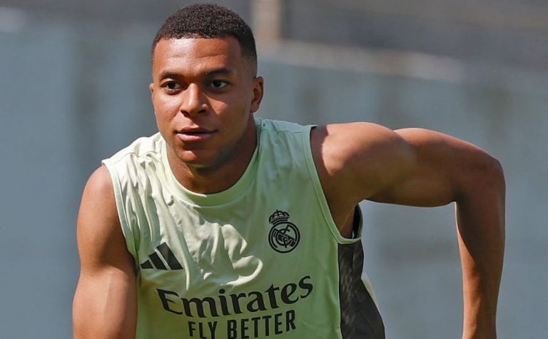 Mbappé é hospitalizado nos EUA com quadro de gastroenterite e passa por exames