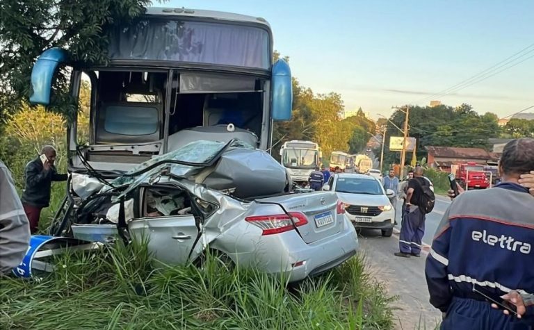 Motorista morre em acidente entre carro e ônibus na BR-257, em Aracruz