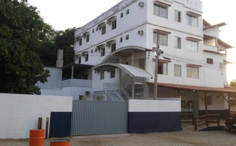 Mulher é presa acusada de matar homem a facadas em Colatina