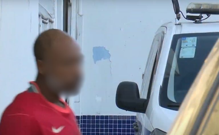 Mulher mantida em cárcere é esfaqueada pelo marido na frente da polícia no ES
