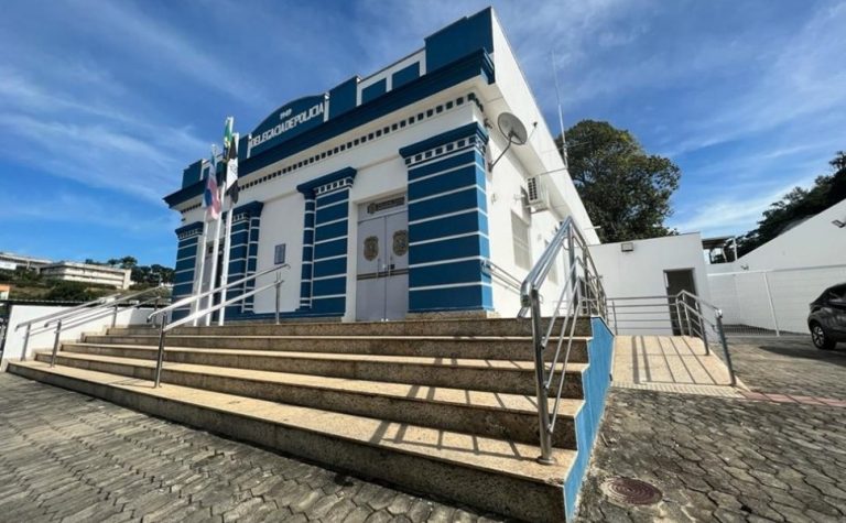 Mulher mata marido com facada para defender filho