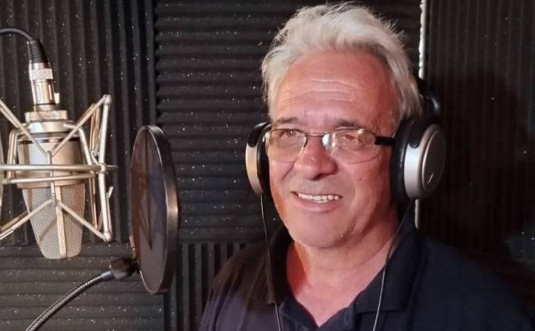 Músico do grupo gaúcho Os Qüeras morre durante show aos 65 anos