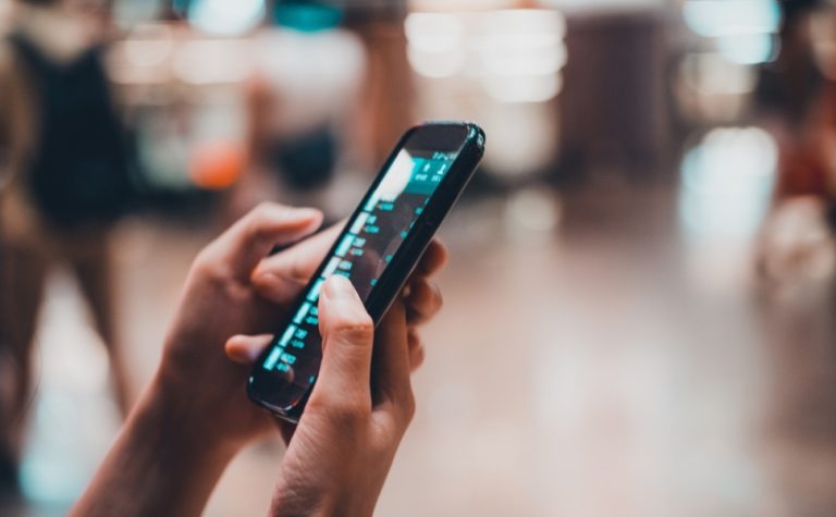 Novo golpe do Pix controla celular para limpar a conta; veja como se proteger