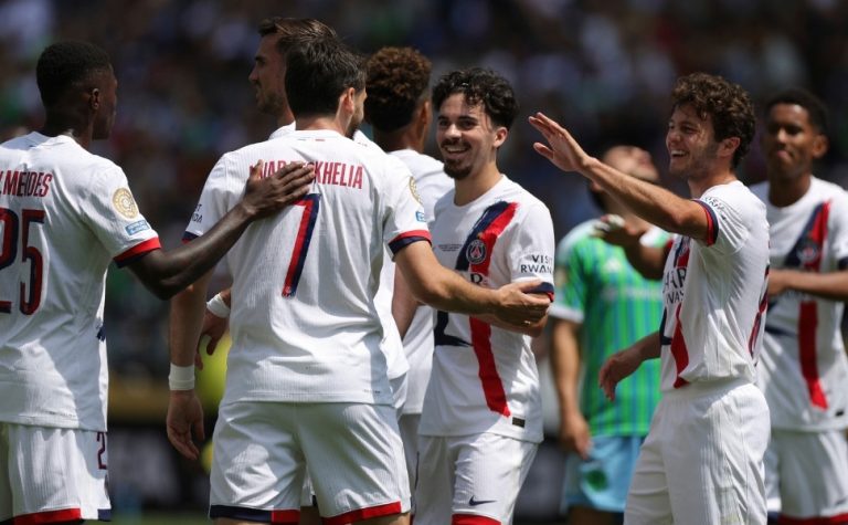 PSG faz jogo protocolar e tira liderança do Botafogo no Mundial de Clubes