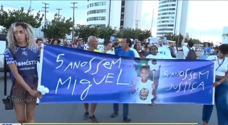 Protesto marca 5 anos da morte do menino Miguel