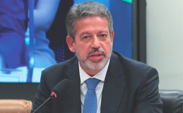 Relator quer reduzir dedução do Imposto de Renda para gasto com saúde e educação