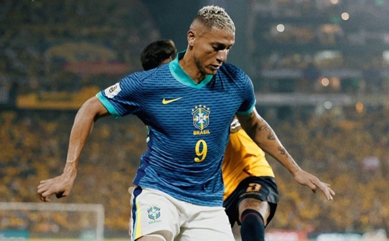 Richarlison comemora volta à seleção, mas admite que foi mal