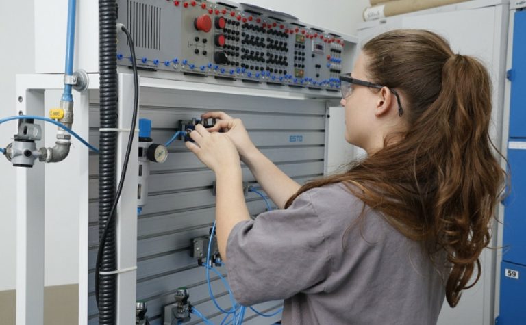 Saiba como se inscrever para oito cursos técnicos gratuitos no ES