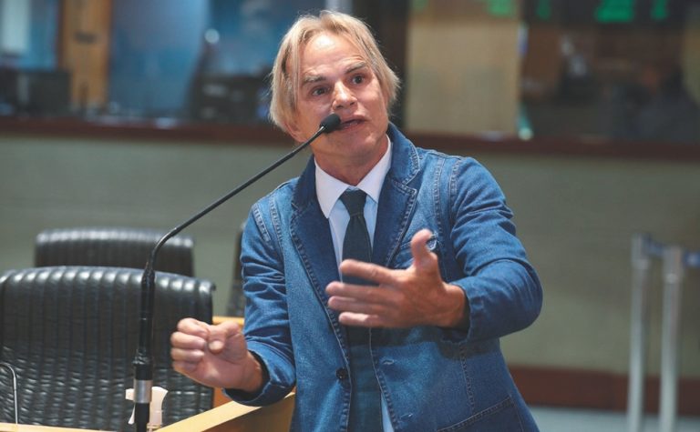 Sergio Meneguelli: “Se não me lançar, me recolho”