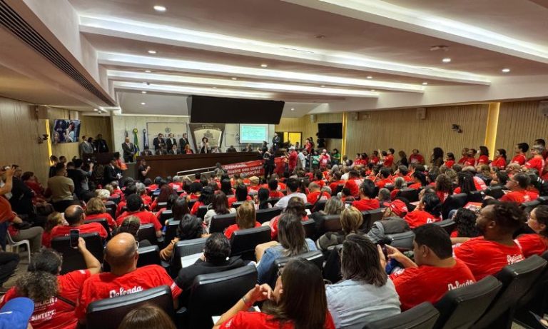 Sintepe convoca paralisação para pressionar votação de reajuste salarial na Alepe