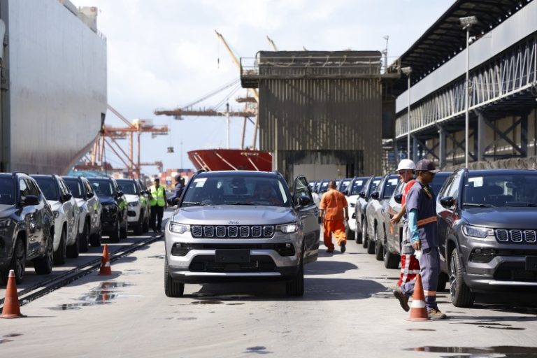 Suape tem recorde de exportação de veículos com megaoperação da Stellantis