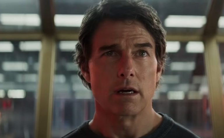 Tom Cruise quebra recorde mundial com salto de paraquedas em novo filme