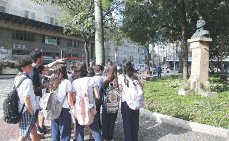Uma viagem pela história em aulas sobre monumentos do Centro de Vitória