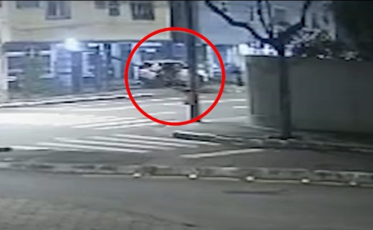 VÍDEO | Motorista perde o controle e carro invade prédio em Vitória