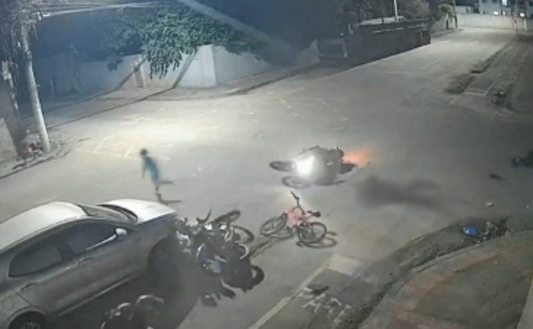 Vídeo | Menino escapa de acidente após colisão de motos em Vila Velha