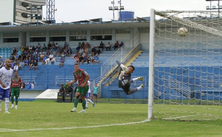 Vitória vira e reassume a liderança da Copa Espírito Santo