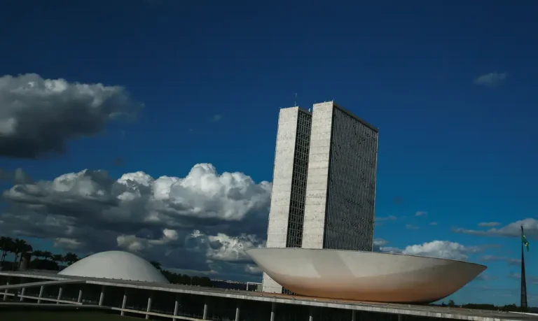A política em torno do aumento do IOF