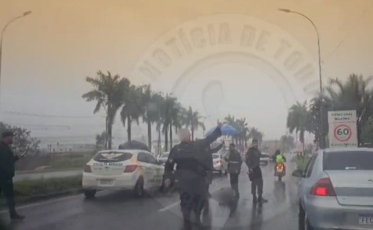 Adolescente de 14 anos morre após ser atropelado por caminhão na BR-101, na Serra