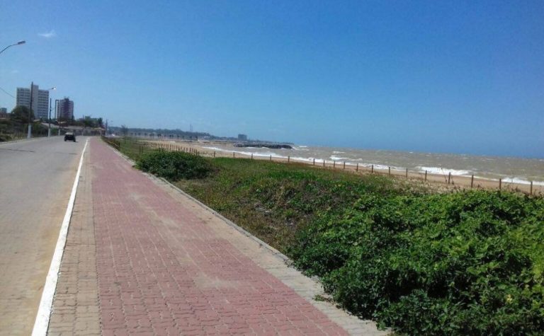 Adolescente se afoga após tentar salvar irmã em praia no ES
