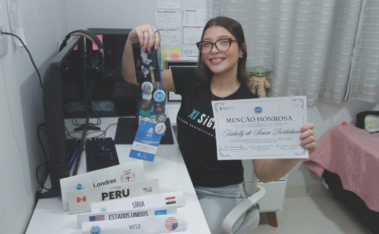 Aluna de Cariacica em simulação da ONU