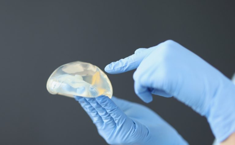 Anvisa proíbe importação e uso de novos lotes de prótese de silicone chinesa