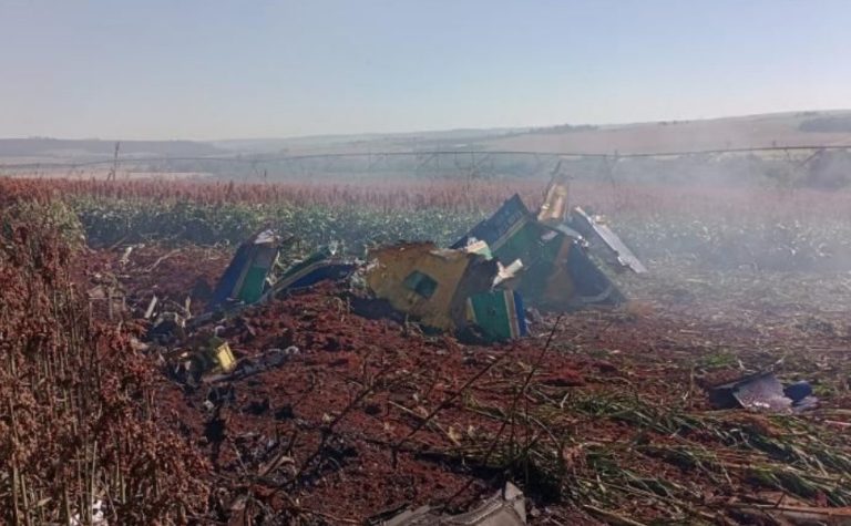 Avião da Esquadrilha da Fumaça cai no interior de São Paulo