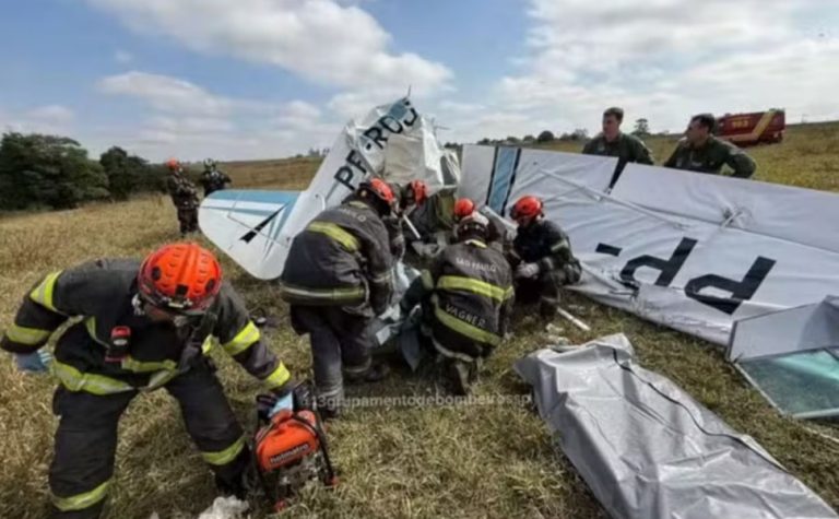 Avião de pequeno porte cai em São José do Rio Preto e deixa dois mortos