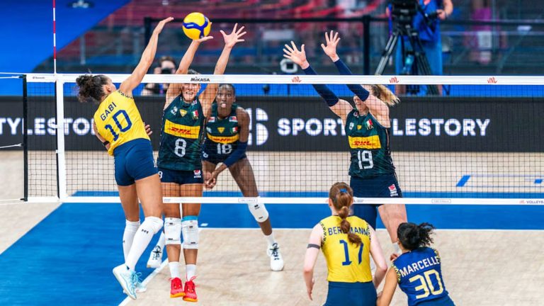 Brasil sai na frente, mas leva virada da Itália na final feminina de vôlei